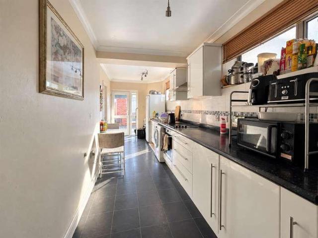 5 bed house for sale