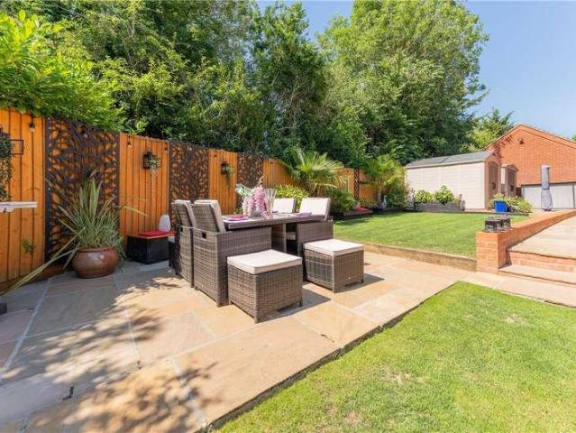 5 bed house for sale