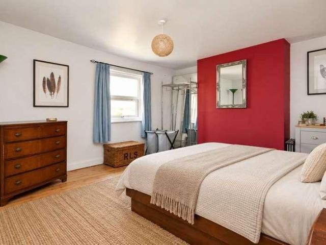 5 bed house for sale