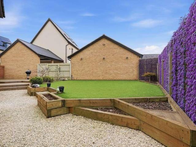 5 bed house for sale