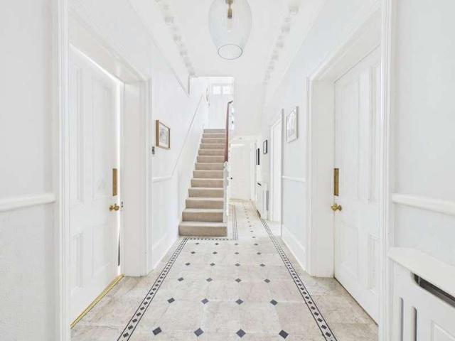 5 bed house for sale