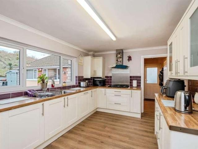 5 bed house for sale