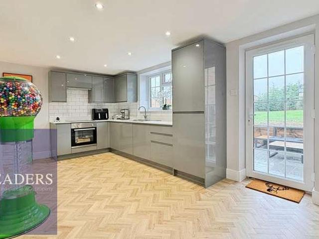 5 bed house for sale