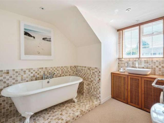 5 bed house for sale