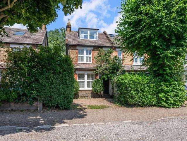 5 bed house for sale