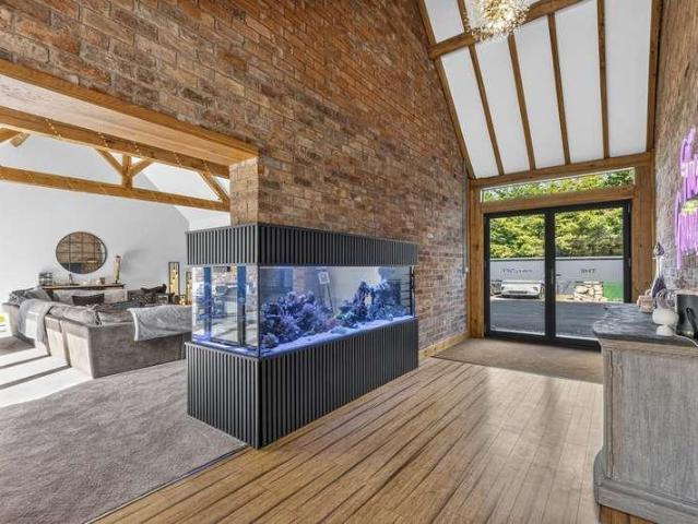 5 bed house for sale