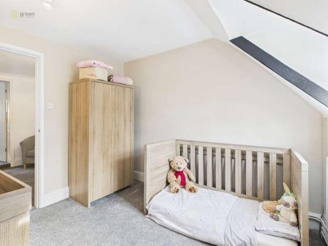 5 bed house for sale