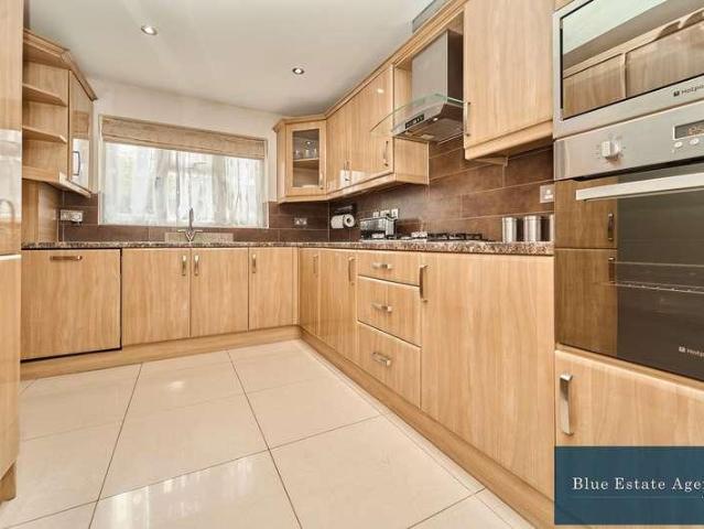 5 bed house for sale