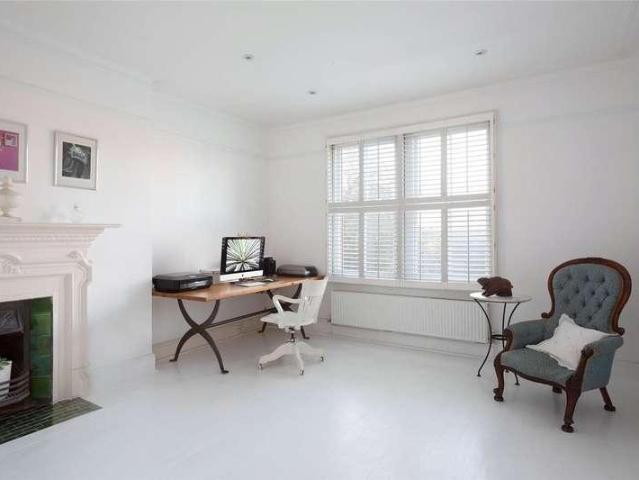 6 bed house for sale