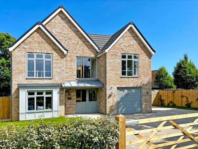5 bed house for sale