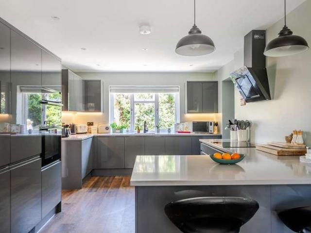 5 bed house for sale