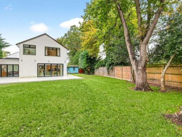 5 bed house for sale