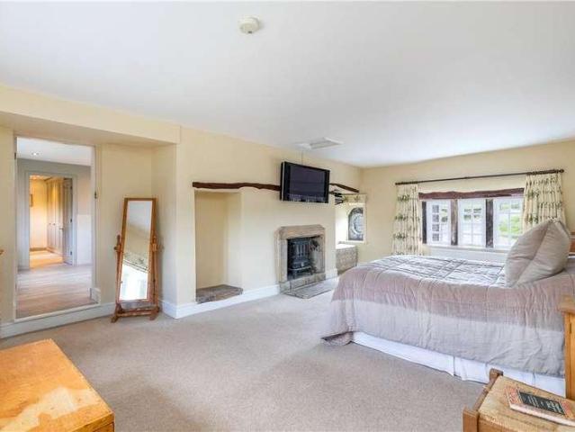 5 bed house for sale