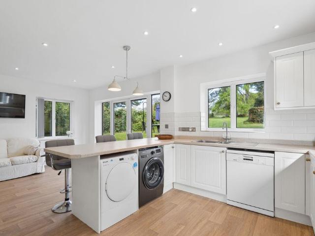 5 bed house for sale