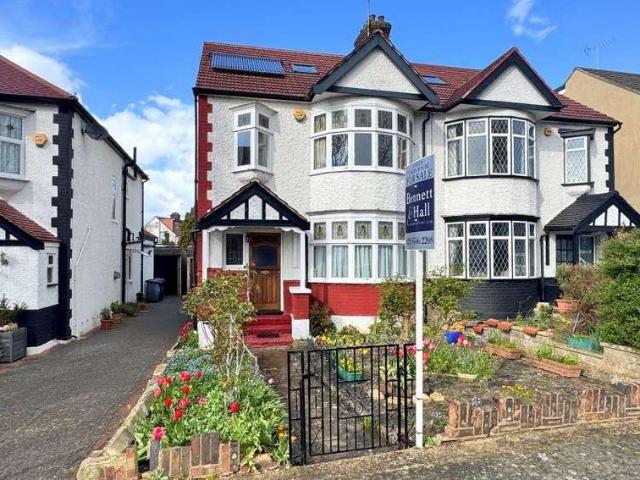 5 bed house for sale