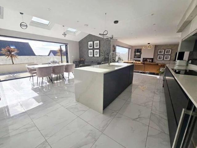 5 bed house for sale