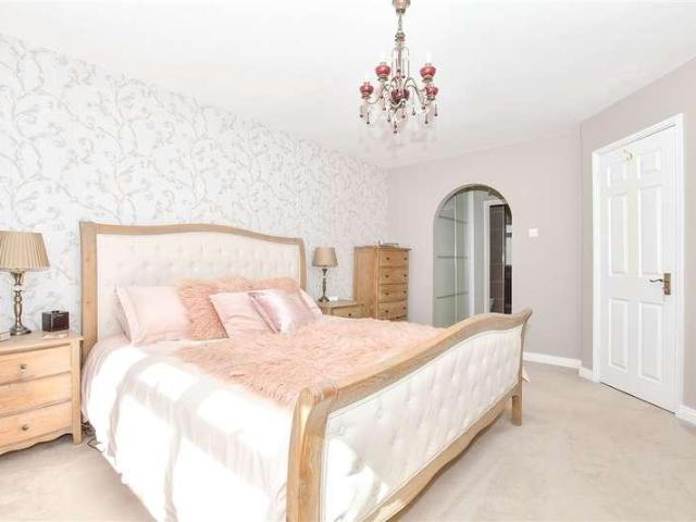 5 bed house for sale