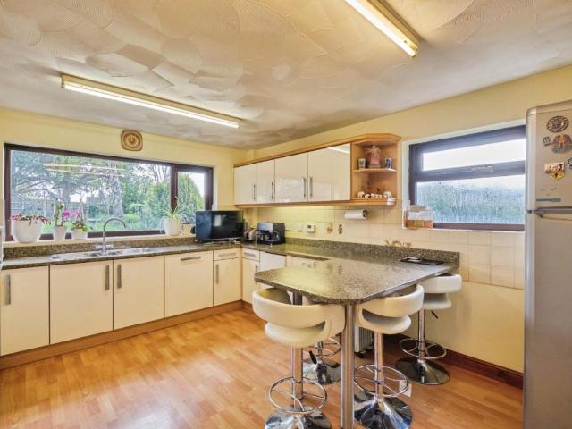 5 bed house for sale