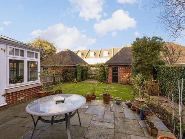 5 bed house for sale