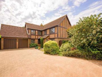 5 bed house for sale