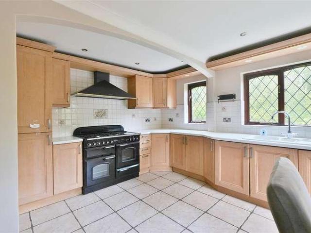 5 bed house for sale