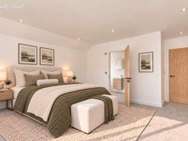 5 bed house for sale