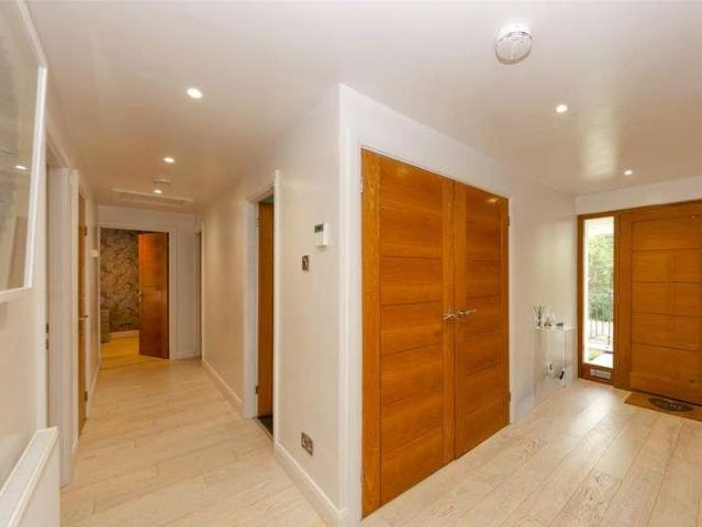 5 bed house for sale