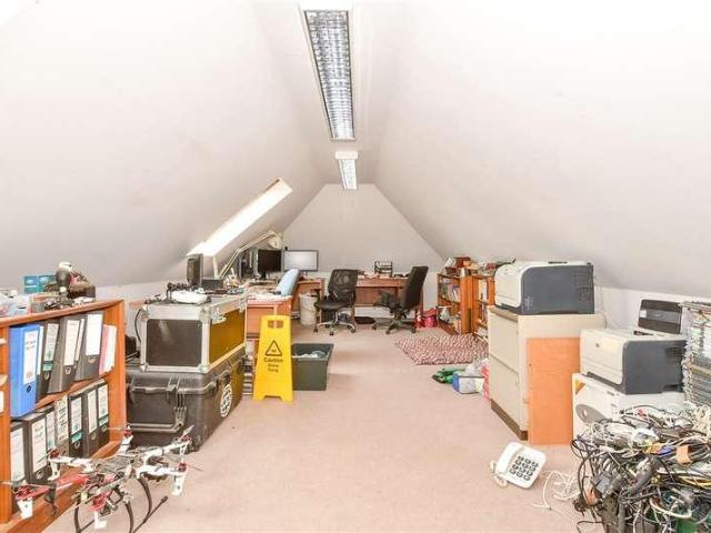 5 bed house for sale