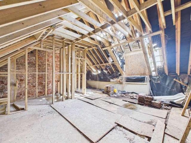 5 bed house for sale