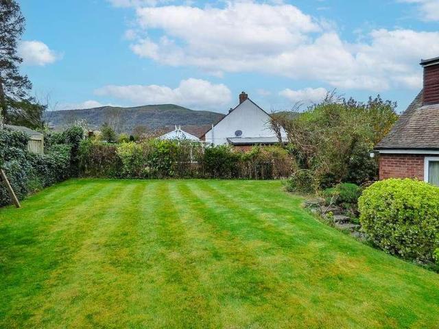 5 bed house for sale