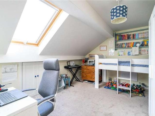 5 bed house for sale