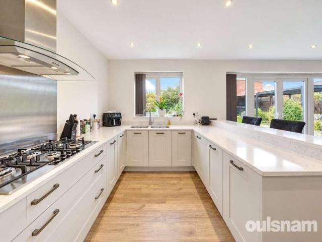 5 bed house for sale