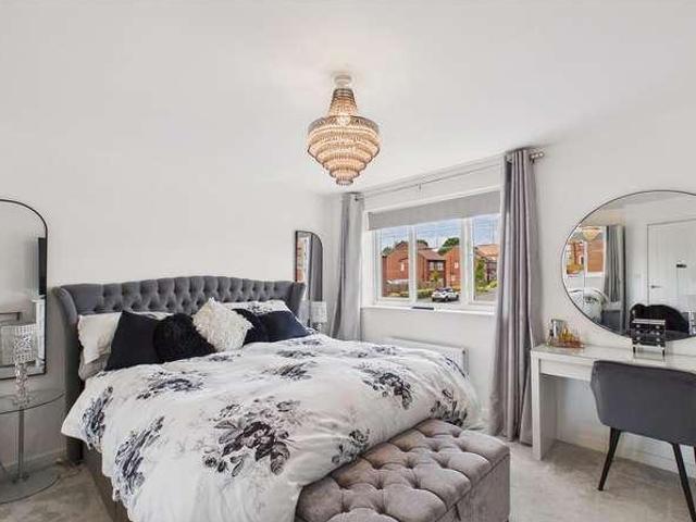 5 bed house for sale