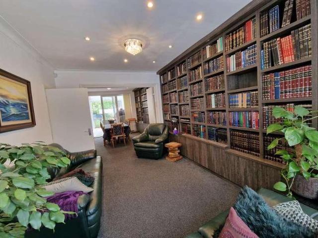 5 bed house for sale