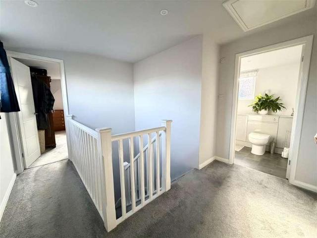 5 bed house for sale