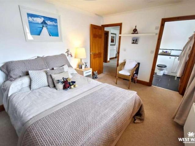 5 bed house for sale