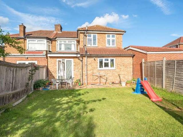 5 bed house for sale