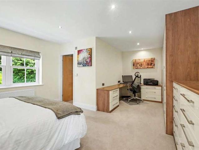 5 bed house for sale
