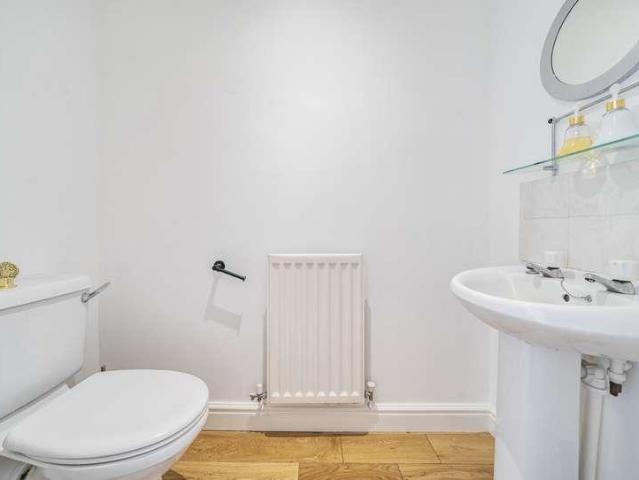 5 bed house for sale