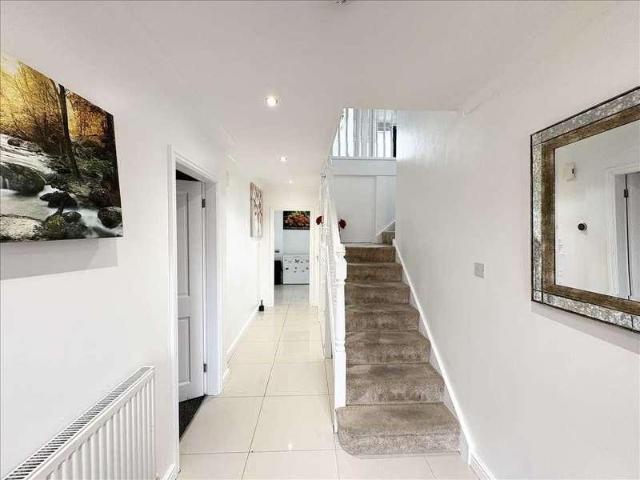 5 bed house for sale