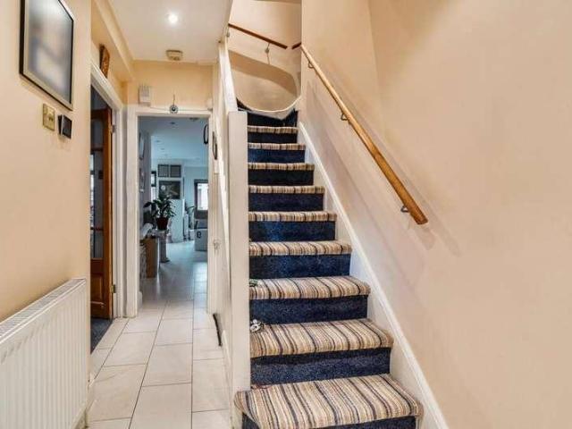 5 bed house for sale