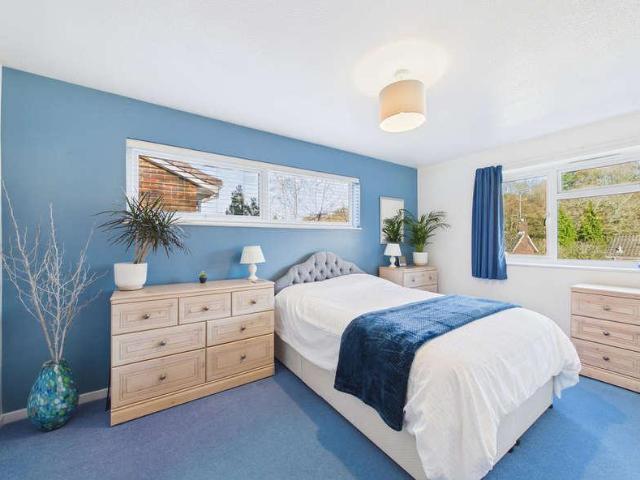 5 bed house for sale