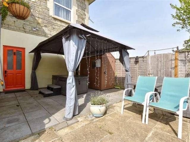 5 bed house for sale