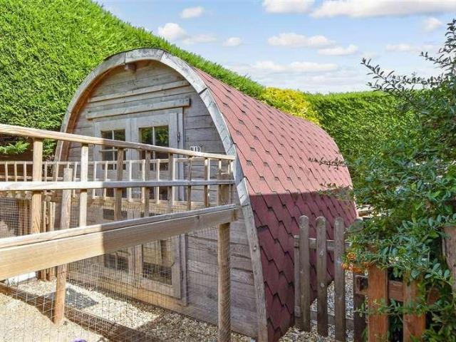 5 bed house for sale