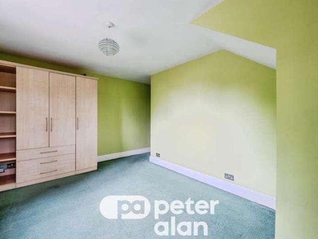 5 bed house for sale