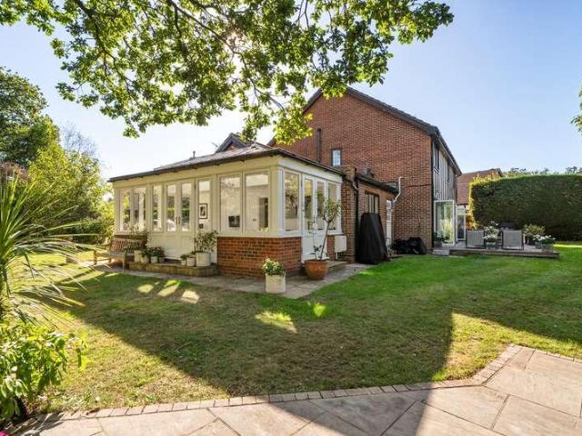 5 bed house for sale