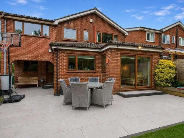 5 bed house for sale
