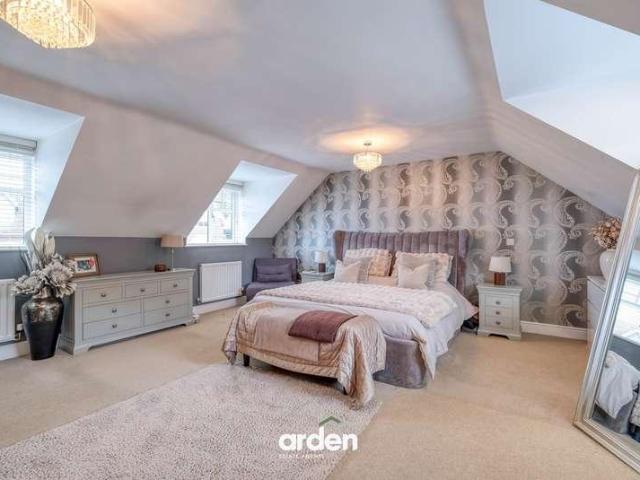 5 bed house for sale