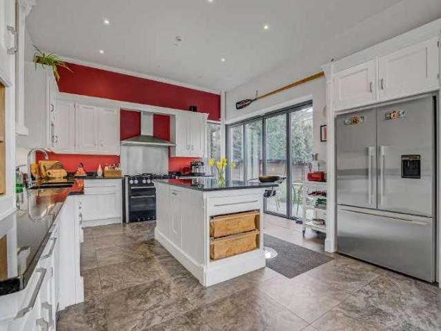 5 bed house for sale