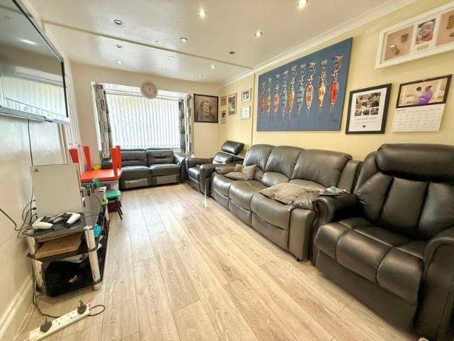 5 bed house for sale